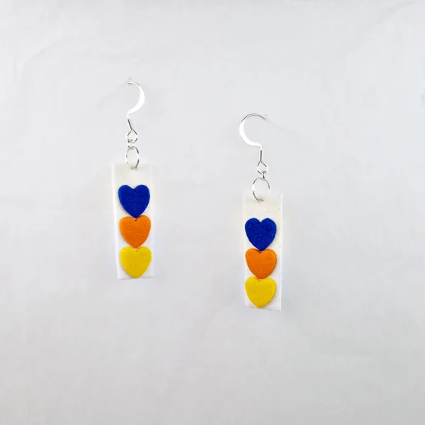 Örhängen med små hjärtan 2,5x1 cm