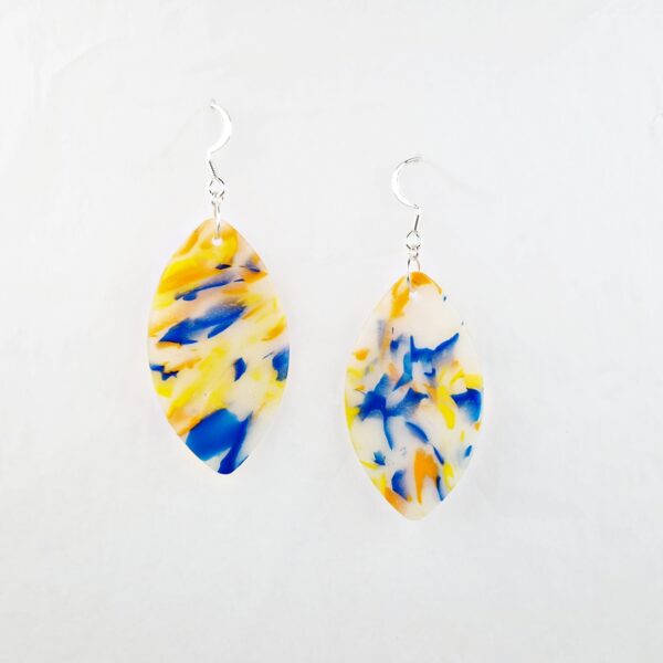 Örhängen tunna lite transparent flerfärgade 5x2,5 cm